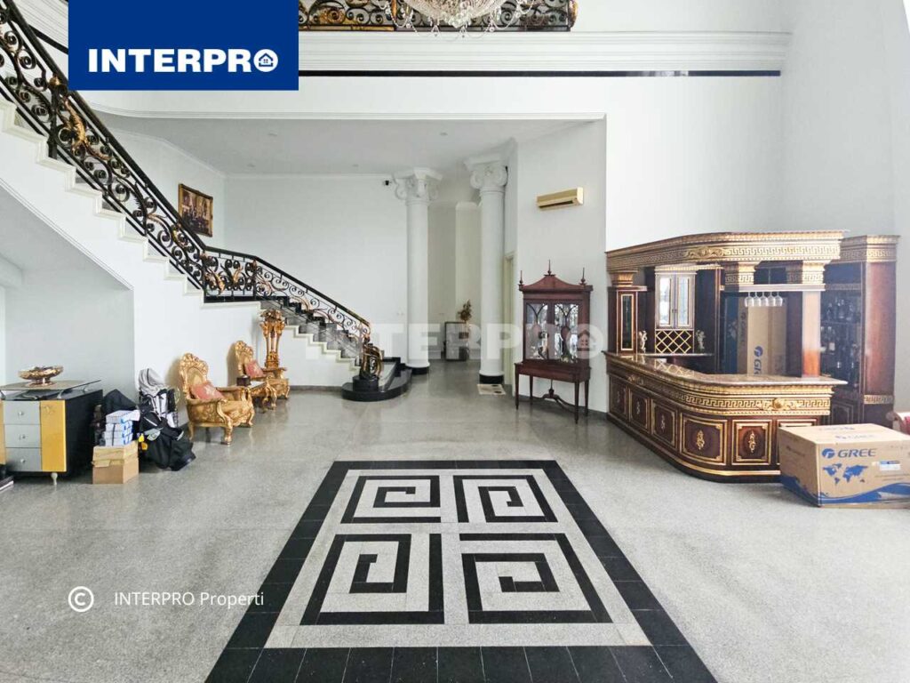 Rumah Mewah Hook Intercon Kebon Jeruk Jakarta Barat