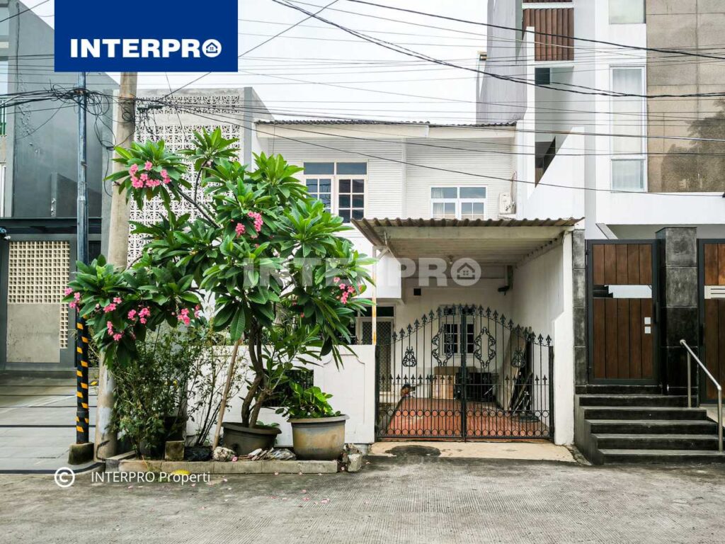 Rumah 2 lantai Taman Ratu Nusa Indah Jakarta Barat