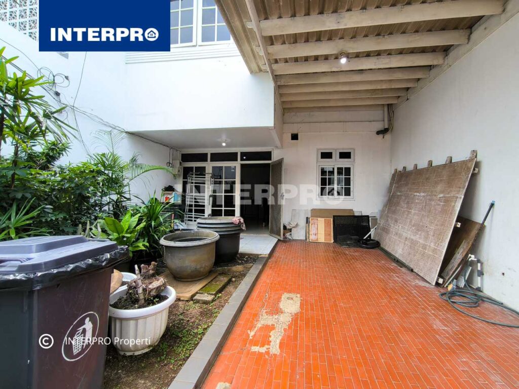 Rumah 2 lantai Taman Ratu Nusa Indah Jakarta Barat