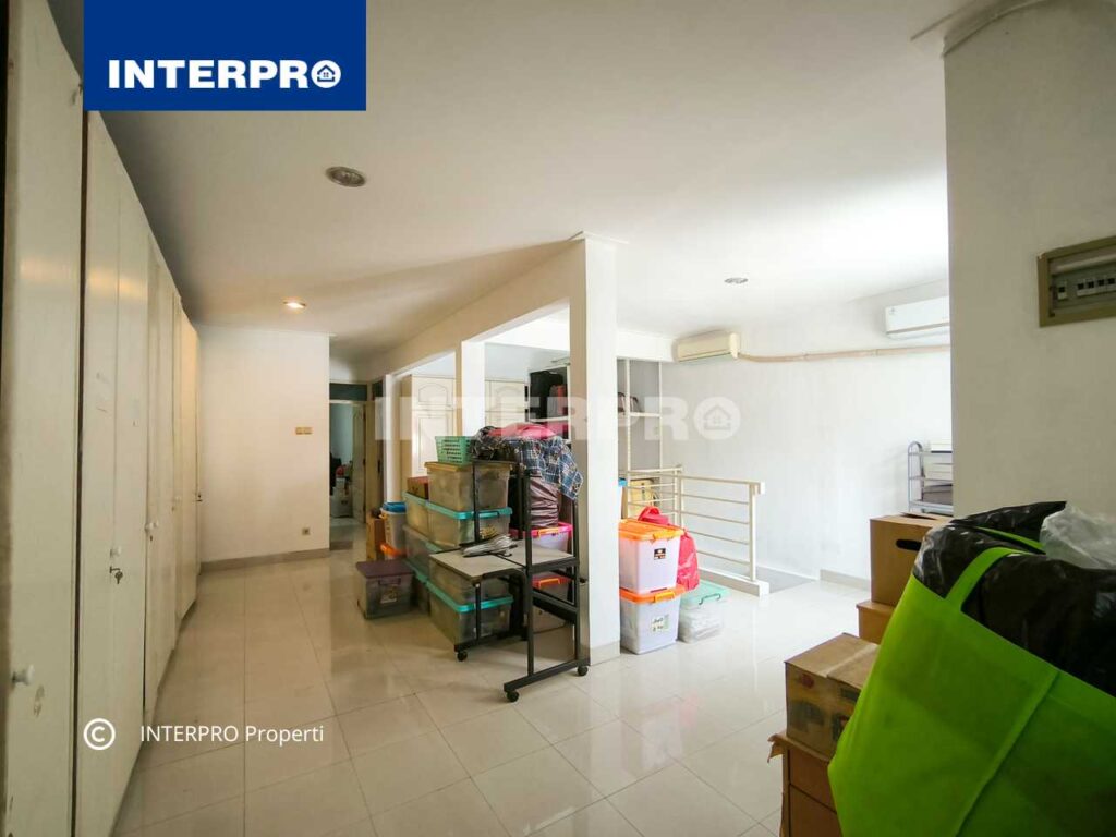 Rumah 2 lantai Taman Ratu Nusa Indah Jakarta Barat